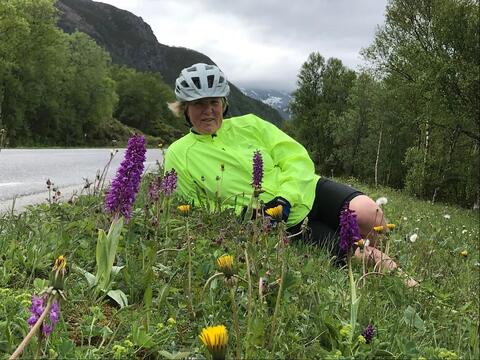 Gretha Skaug sykler til Grense Jakobselv- på Benno Boost